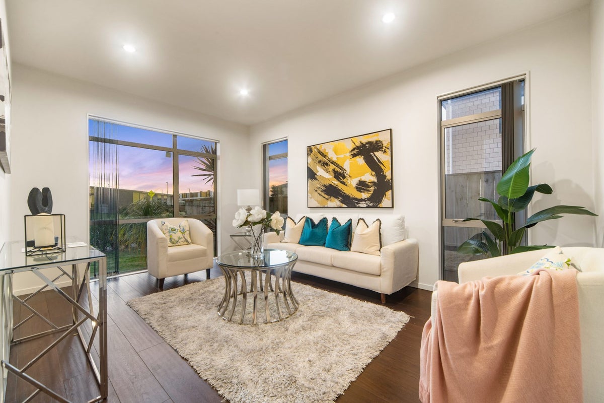 38 Helianthus Avenue, Flat Bush, Auckland - Carousel 1