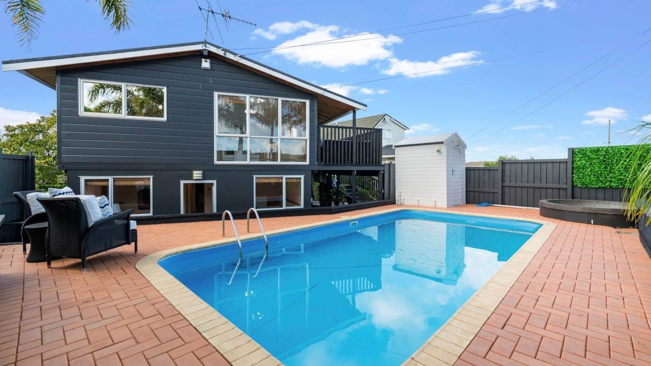 101 Sandspit Road, Shelly Park, Auckland - Carousel 1