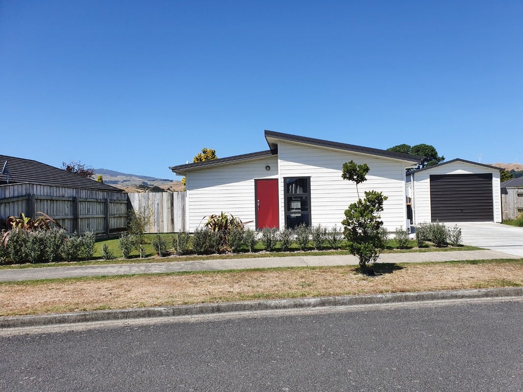 23 Oak Crescent, Ashhurst, Ashhurst - Carousel 1