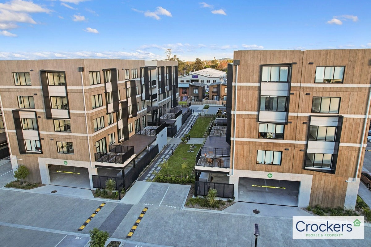 401/3 Rauemi Way, Te Atatu South, Auckland - Carousel 2