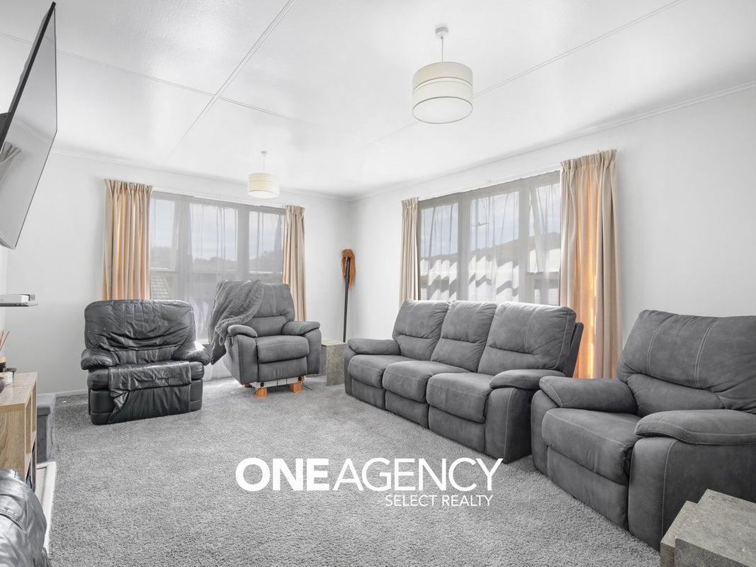 101 Waihora Crescent, Waitangirua, Porirua - Carousel 2