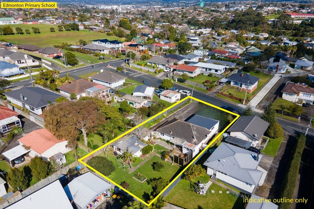 54 Amberley Avenue, Te Atatu South, Auckland - Carousel 34