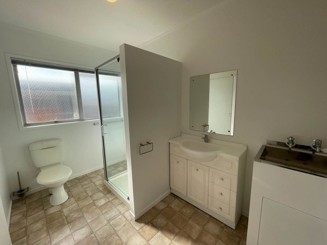 8/690 Pakuranga Road, Highland Park, Auckland - Carousel 2