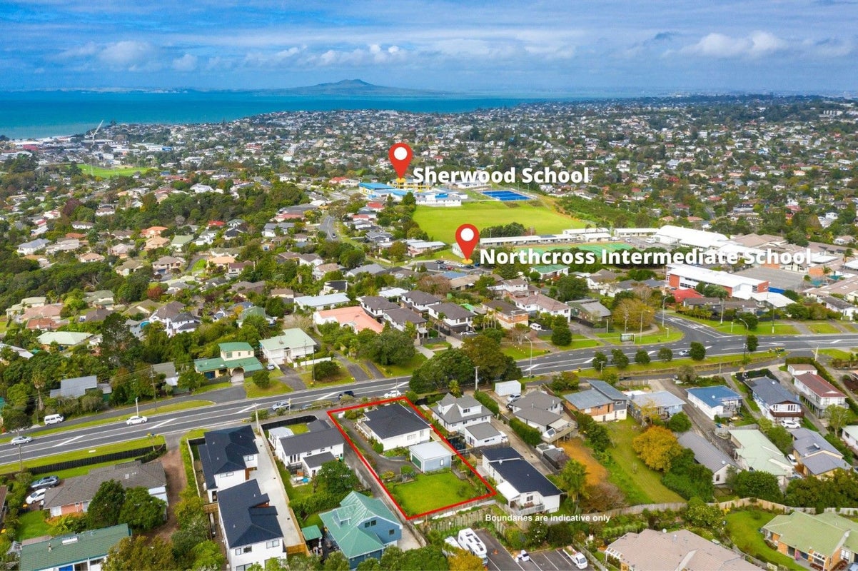 904A East Coast Road, Northcross, Auckland - Carousel 2
