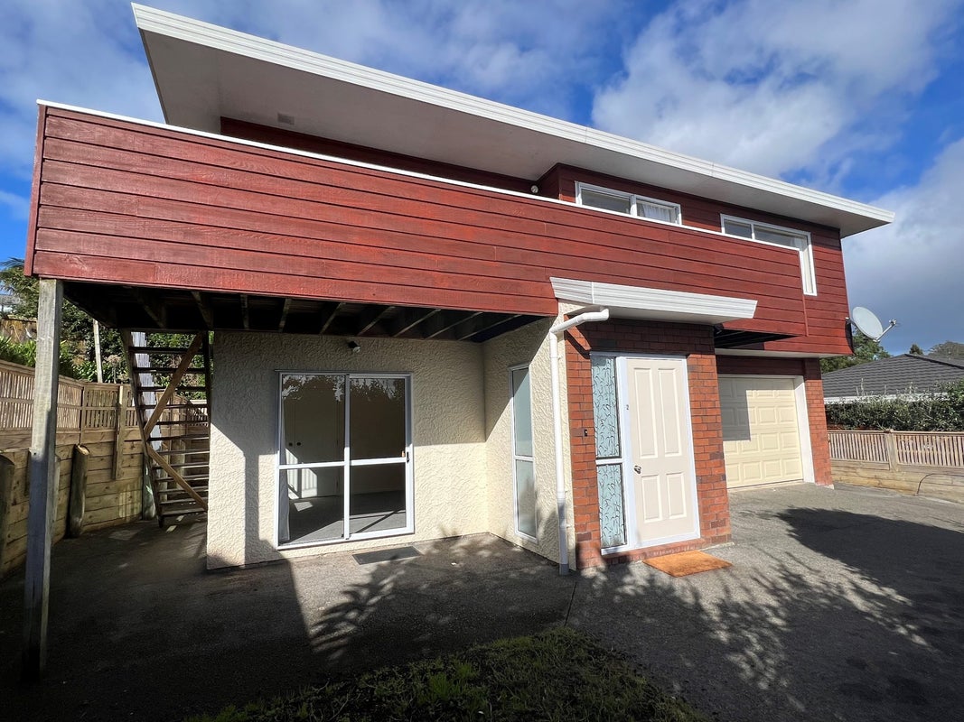 2/18 Newhaven Terrace, Mairangi Bay, Auckland - Carousel 1