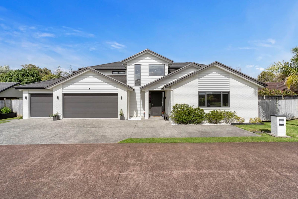 10 Sophia Place, Karaka, Papakura - Carousel 1