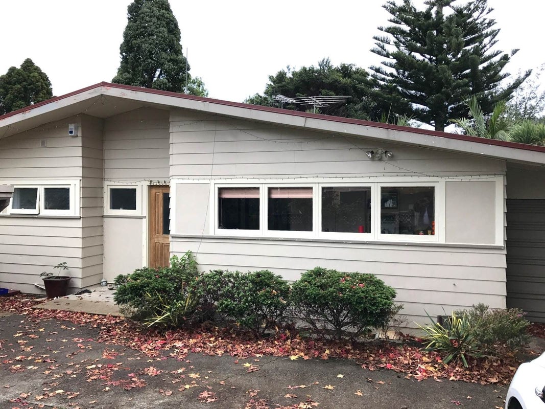 35 Rimutaka Place, Titirangi, Auckland - Carousel 1