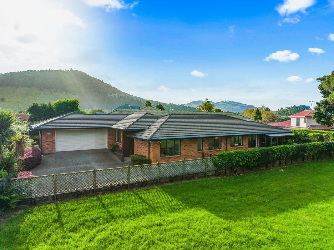 13 Brentwood Avenue, Kamo, Whangarei - Carousel 1