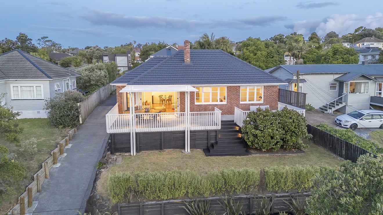 12 Seaside Avenue, Waterview, Auckland - Carousel 1