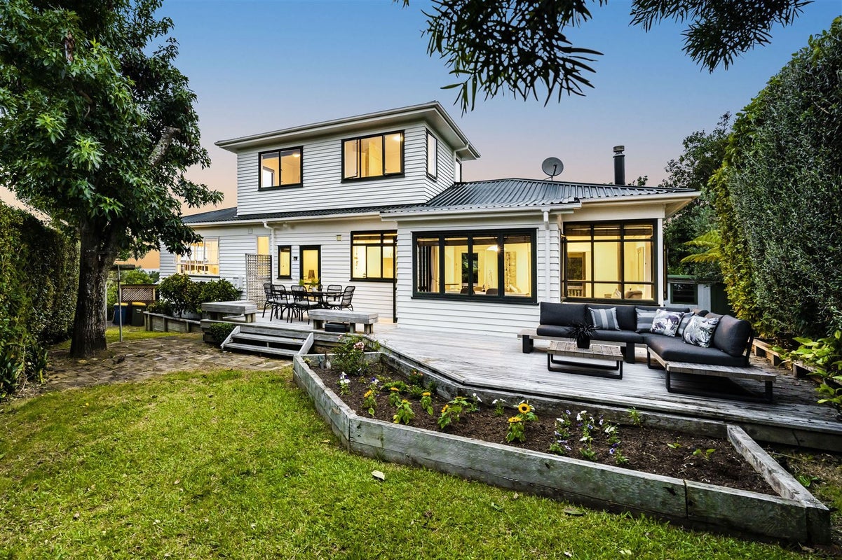 21 MacNay Way, Murrays Bay, Auckland - Carousel 2