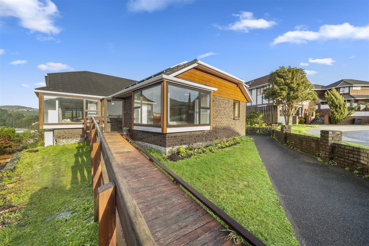 15 Maywood Grove, Churton Park, Wellington - Carousel 1