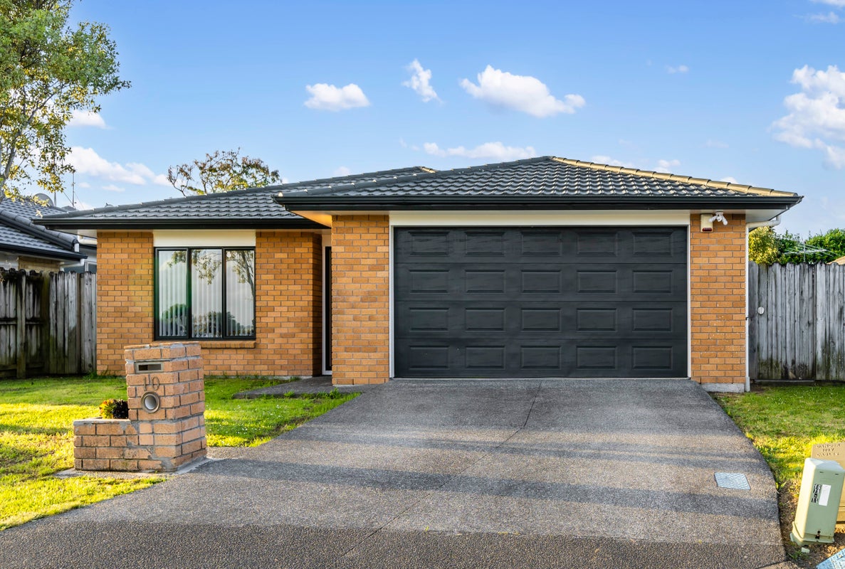 10 Taatahi Street, Weymouth, Auckland - Carousel 1