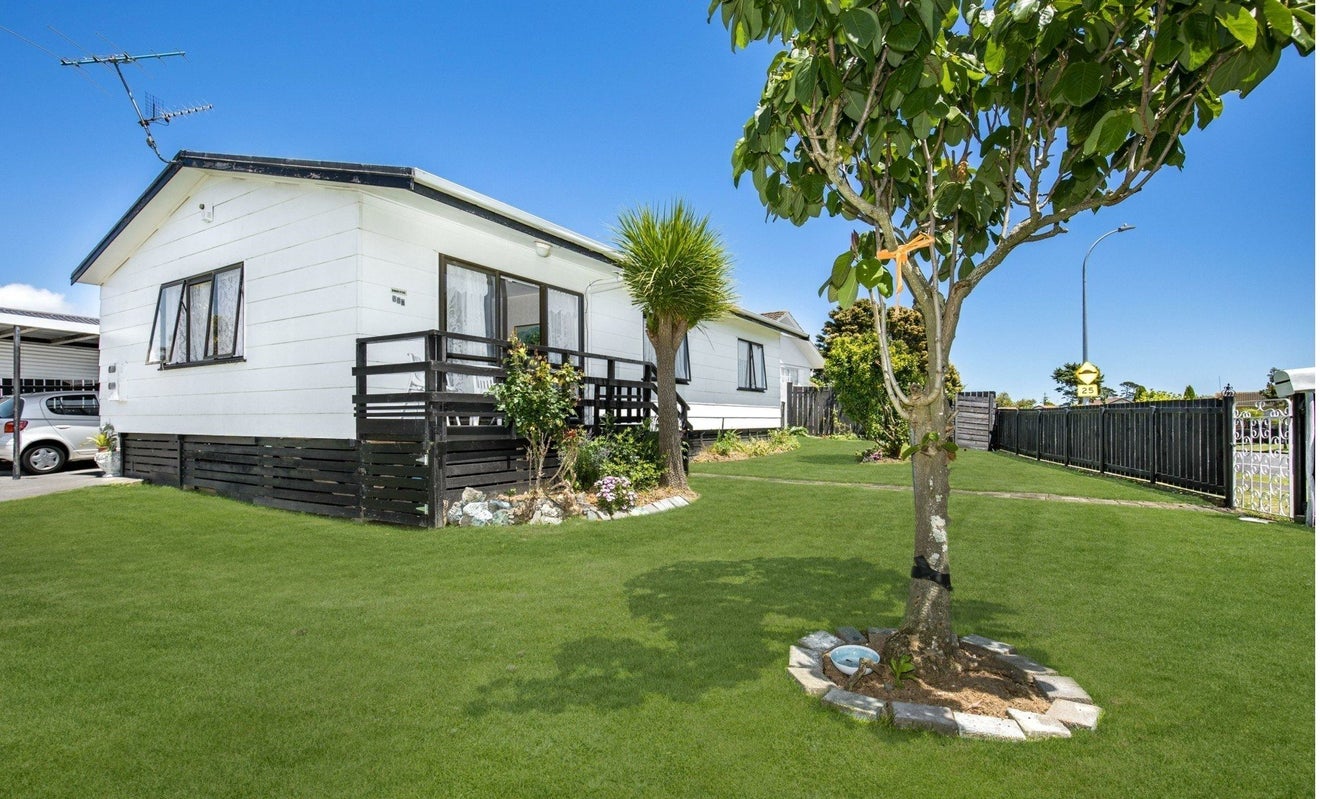 1/66A Burundi Avenue, Clendon Park, Auckland - Carousel 1