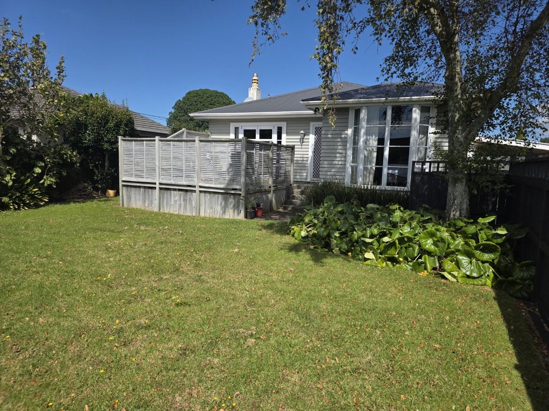 8 Karaka Street, Merrilands, New Plymouth - Carousel 1