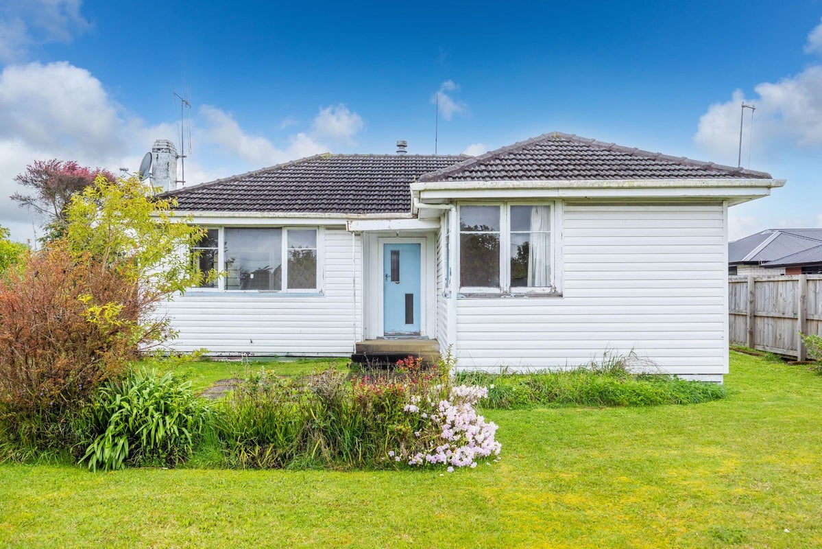 1122 Heaphy Terrace, Fairfield, Hamilton - Carousel 2