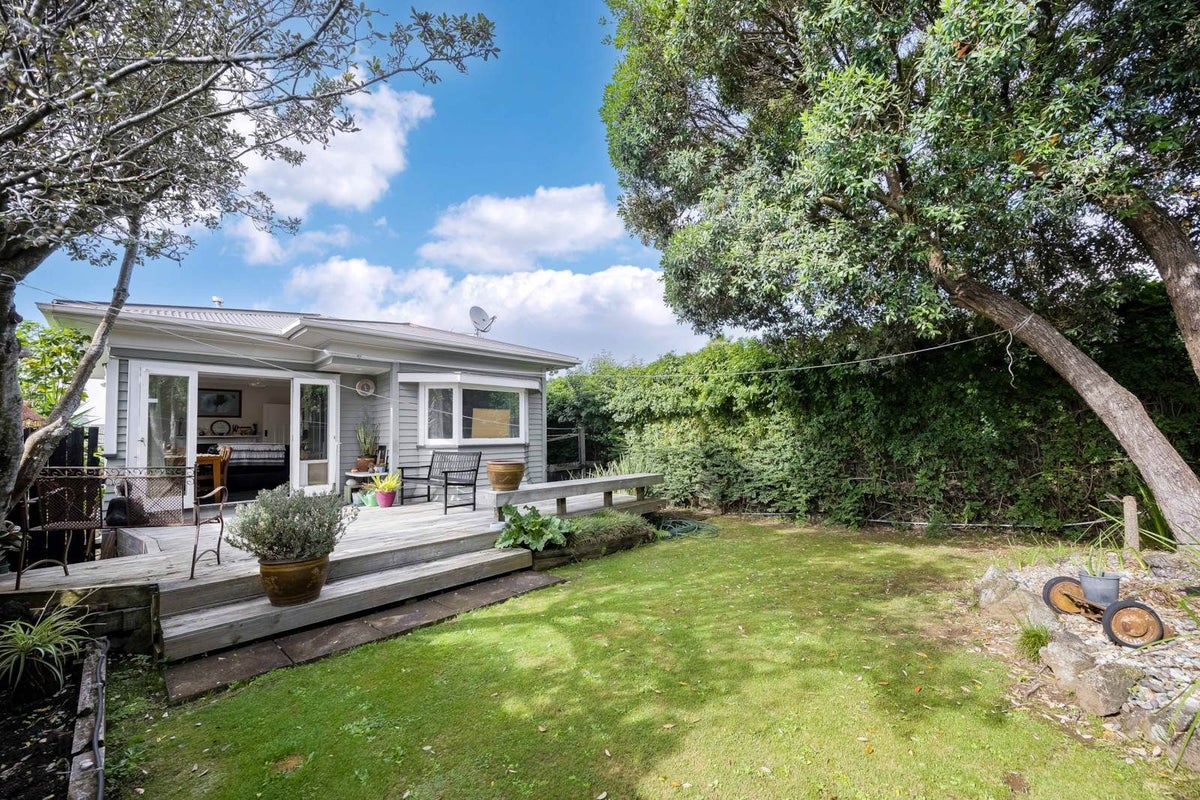 2/30 Walmsley Road, Mangere, Auckland - Carousel 1