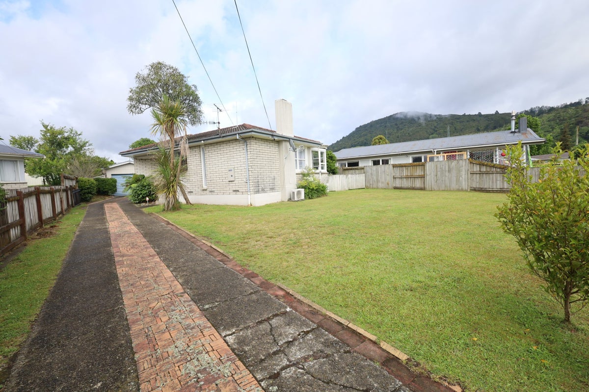 10 Perepe Street, Mangakakahi, Rotorua - Carousel 1