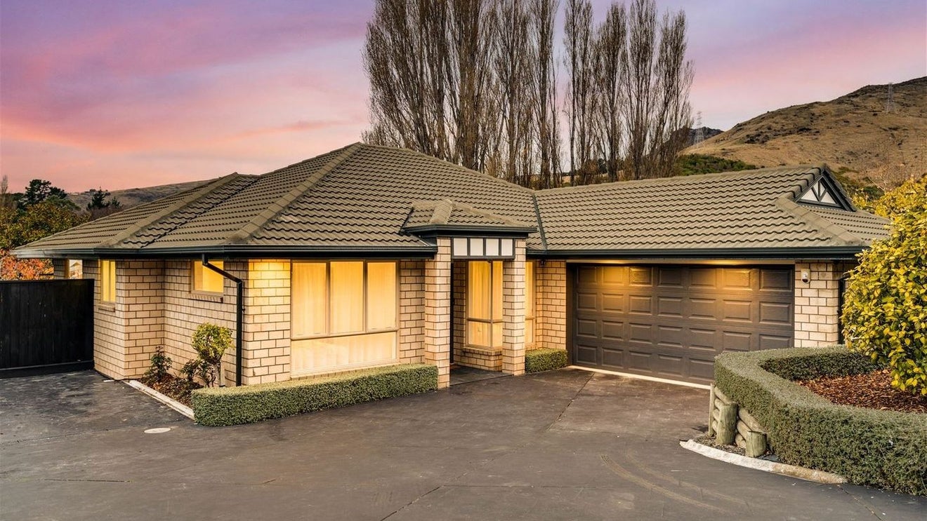11 Gilders Grove, Heathcote Valley, Christchurch - Carousel 1