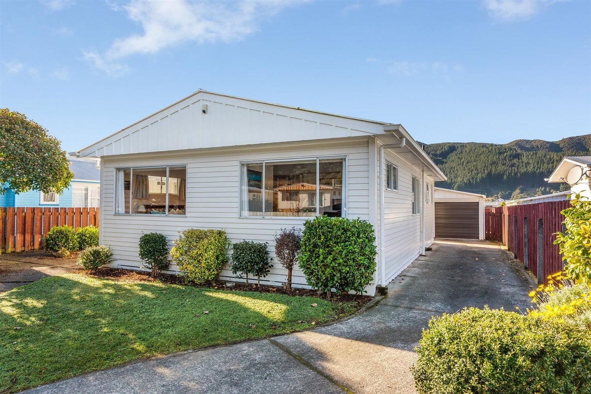 236 Wellington Road, Wainuiomata, Lower Hutt - Carousel 2