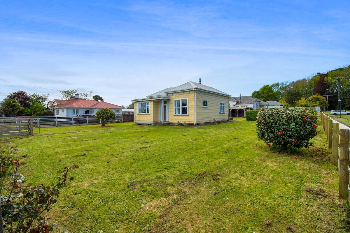 8 Moir Street, Eltham, Eltham - Carousel 12