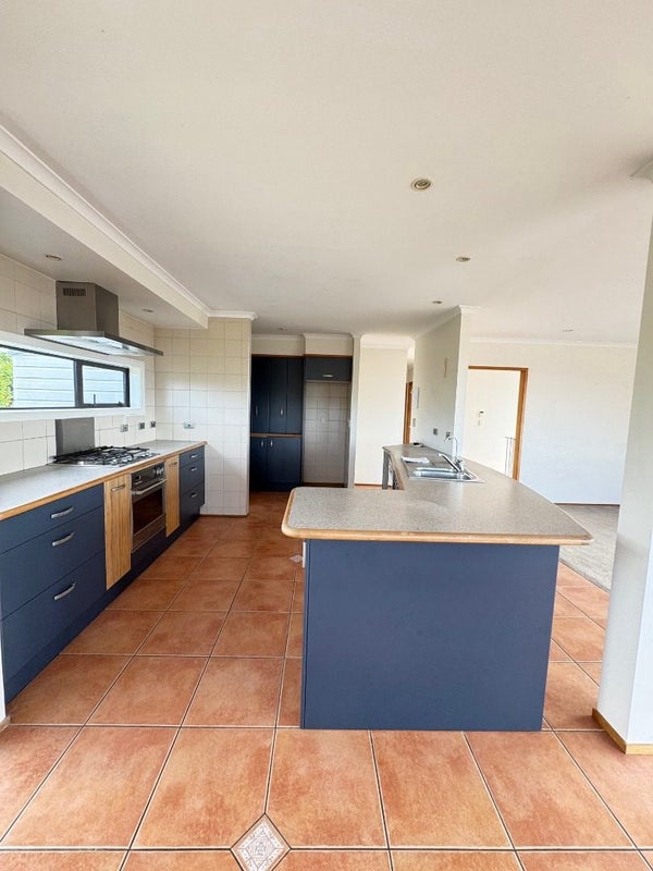 6 Shearwater Rise, Rothesay Bay, Auckland - Carousel 2