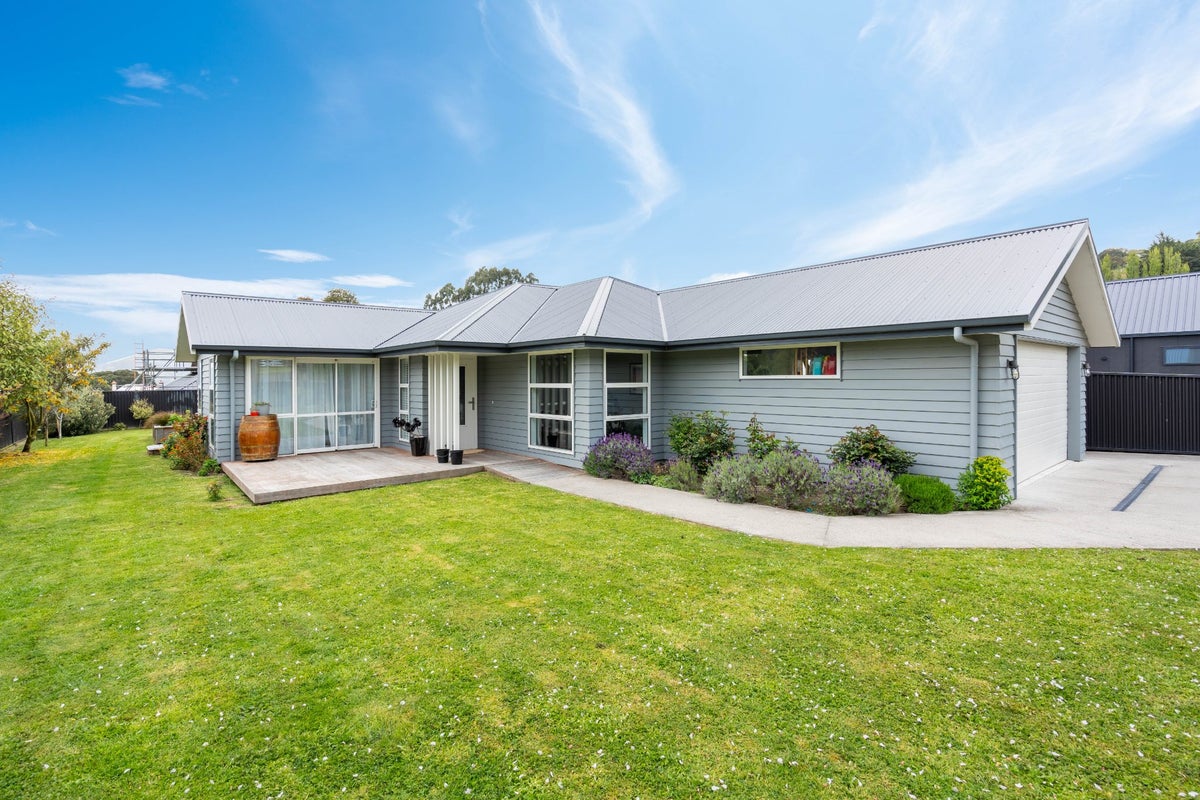 111 Stevenson Avenue, Sawyers Bay, Port Chalmers - Carousel 1