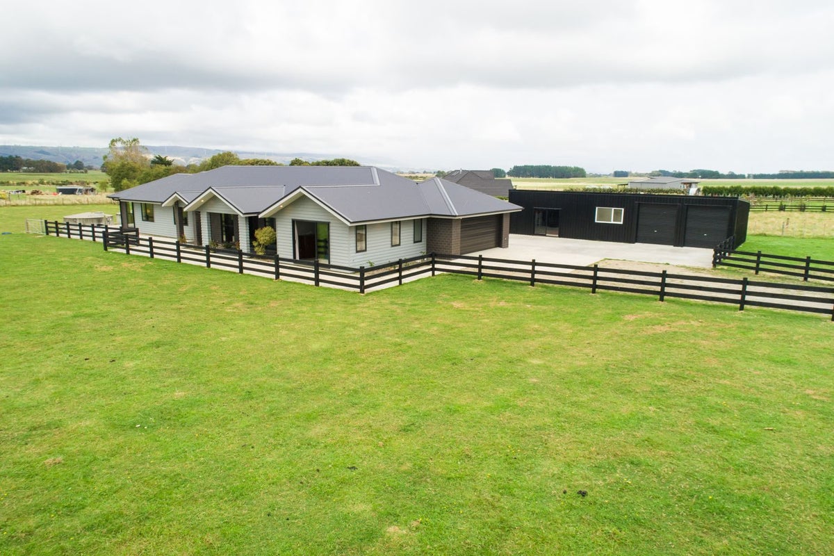 21 Meavy Lane, Ashhurst, Palmerston North - Carousel 2