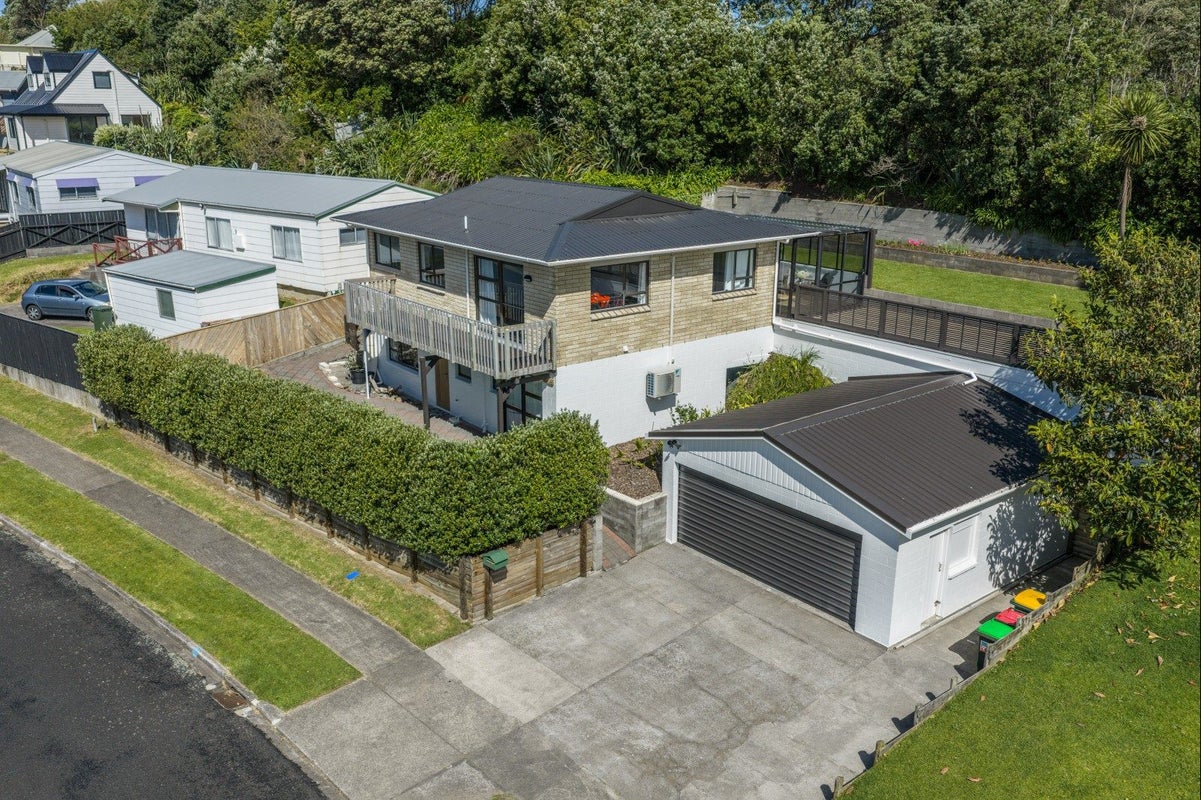 37 Herekawe Drive, Spotswood, New Plymouth - Carousel 1