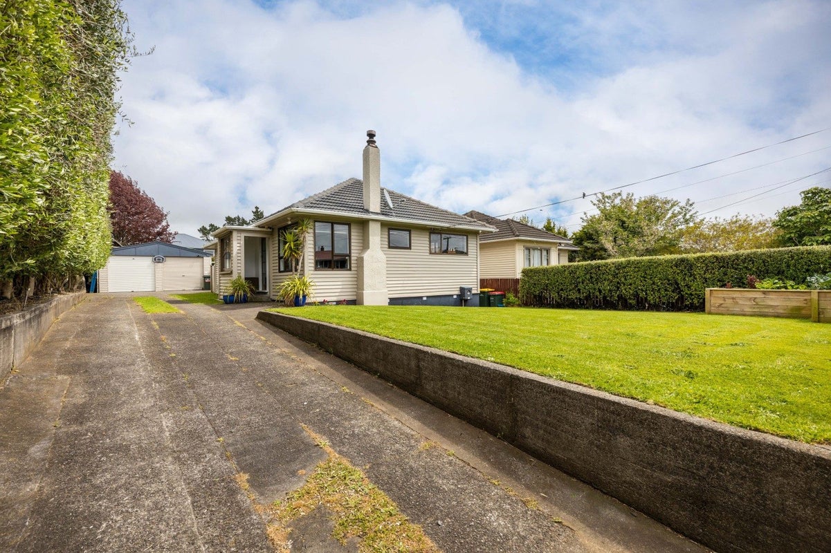 294 Huatoki Street, Upper Vogeltown, New Plymouth - Carousel 1