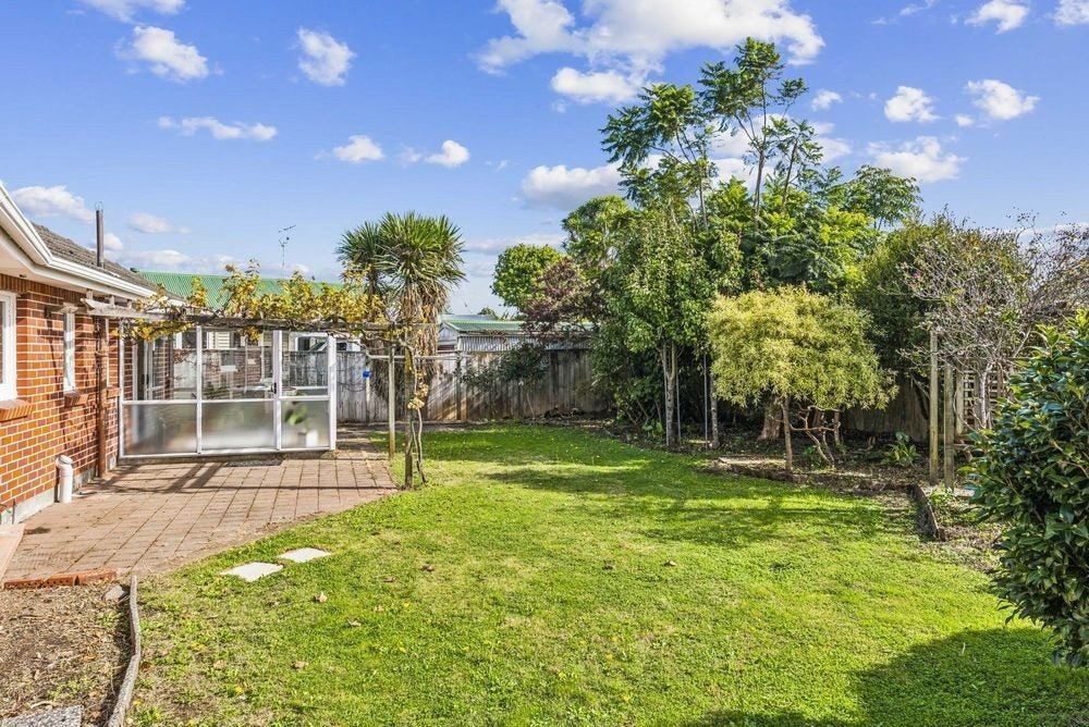 6 Walton Avenue, Waikanae - Carousel 2