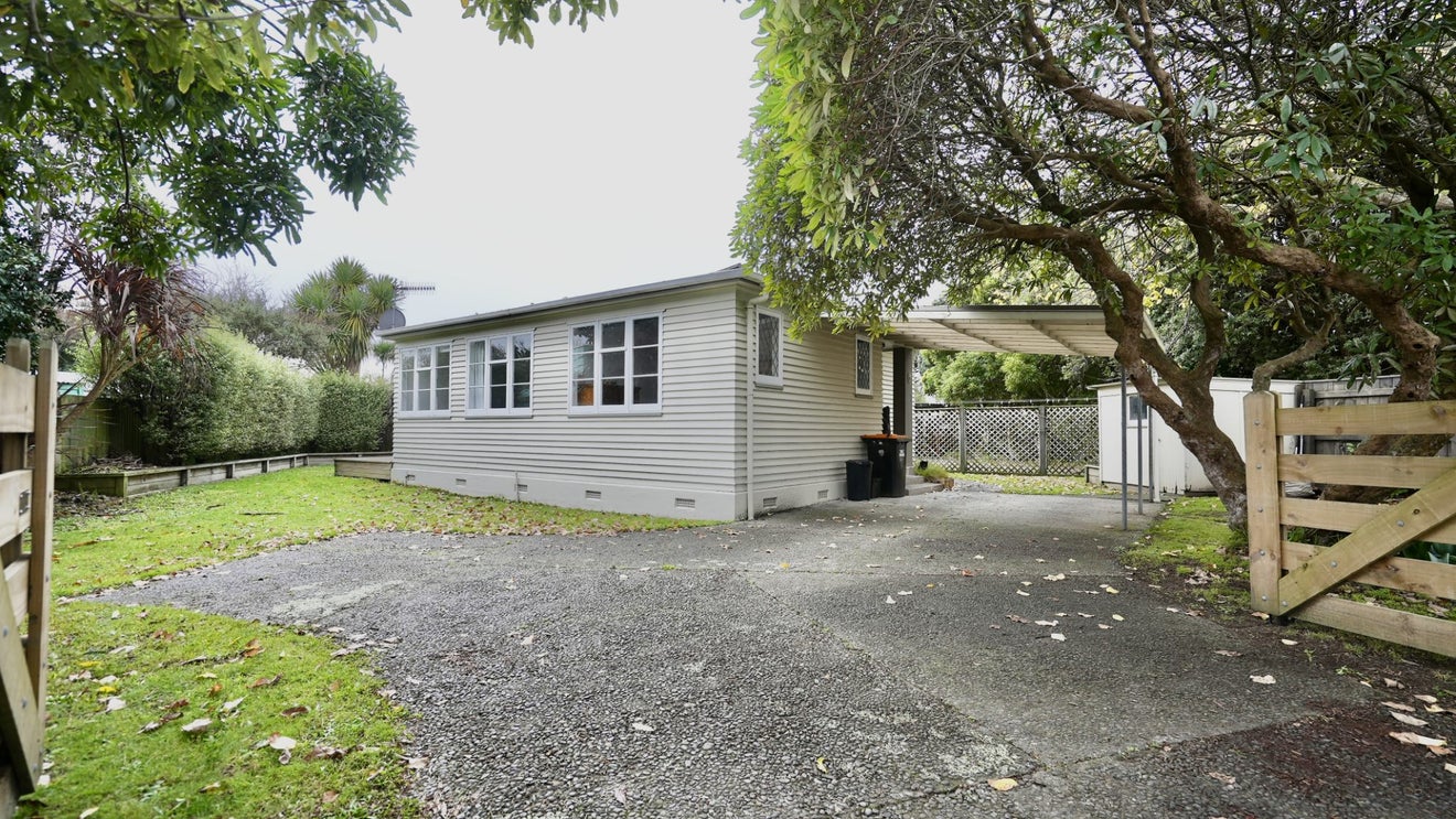 6 Nathan Place, West End, Palmerston North - Carousel 1