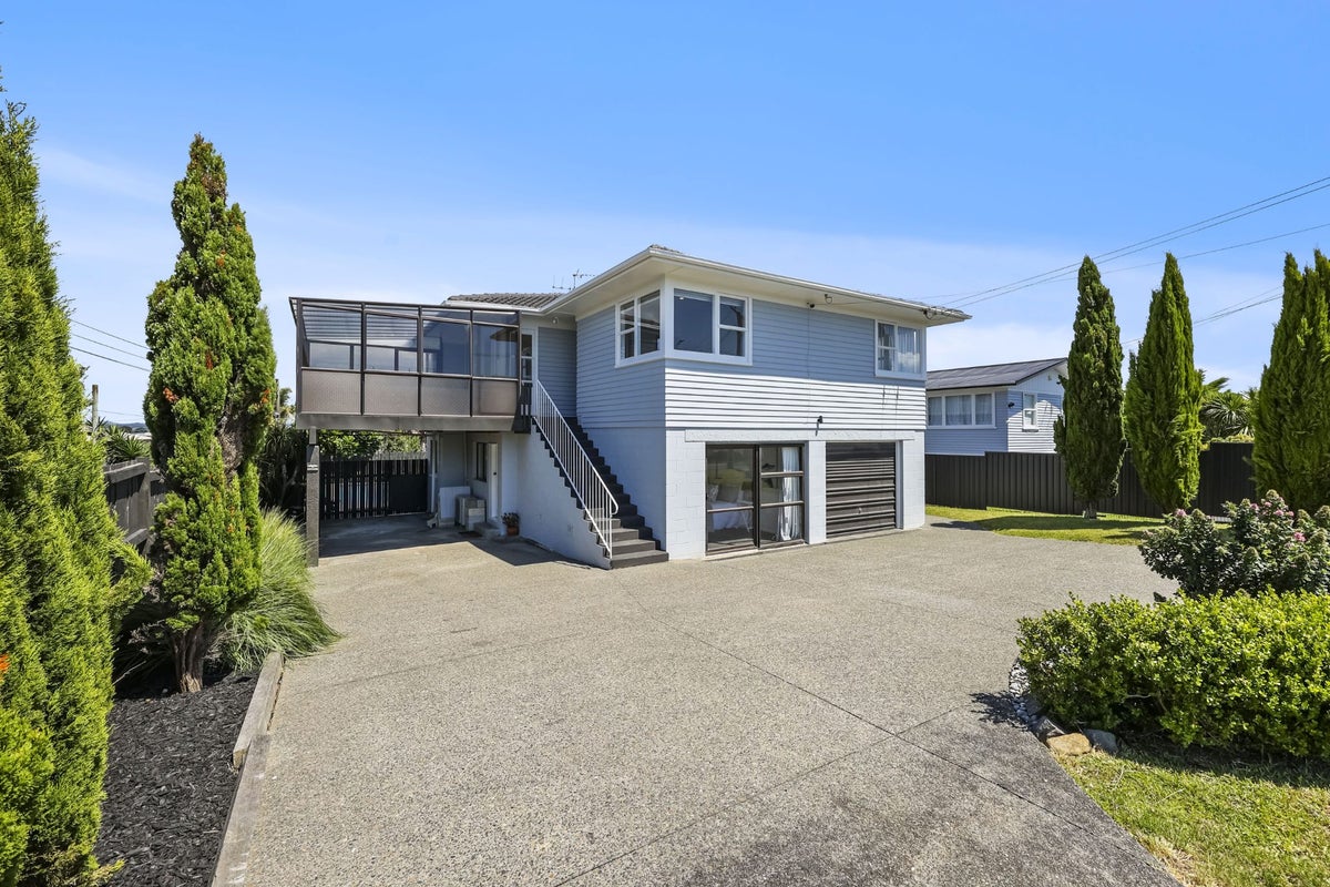 109 Sandspit Road, Shelly Park, Auckland - Carousel 38