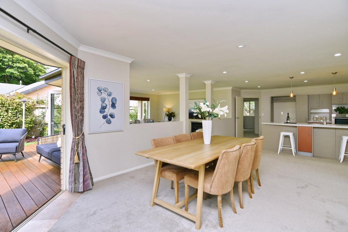 10 Woodhurst Drive, Casebrook, Christchurch - Carousel 2