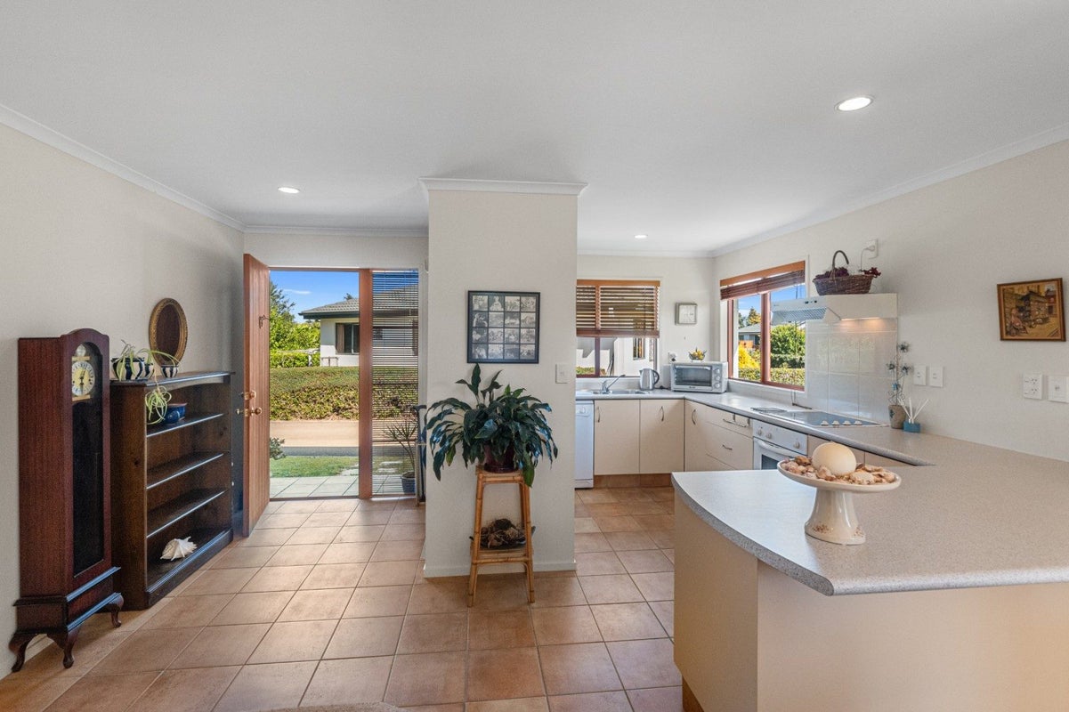 8 Cheyne Road, Pyes Pa, Tauranga - Carousel 2