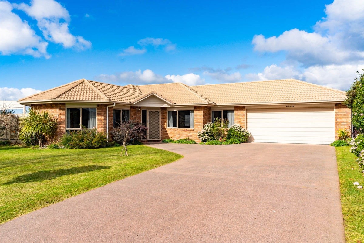 14 Maxwell Place, Kamo, Whangarei - Carousel 1