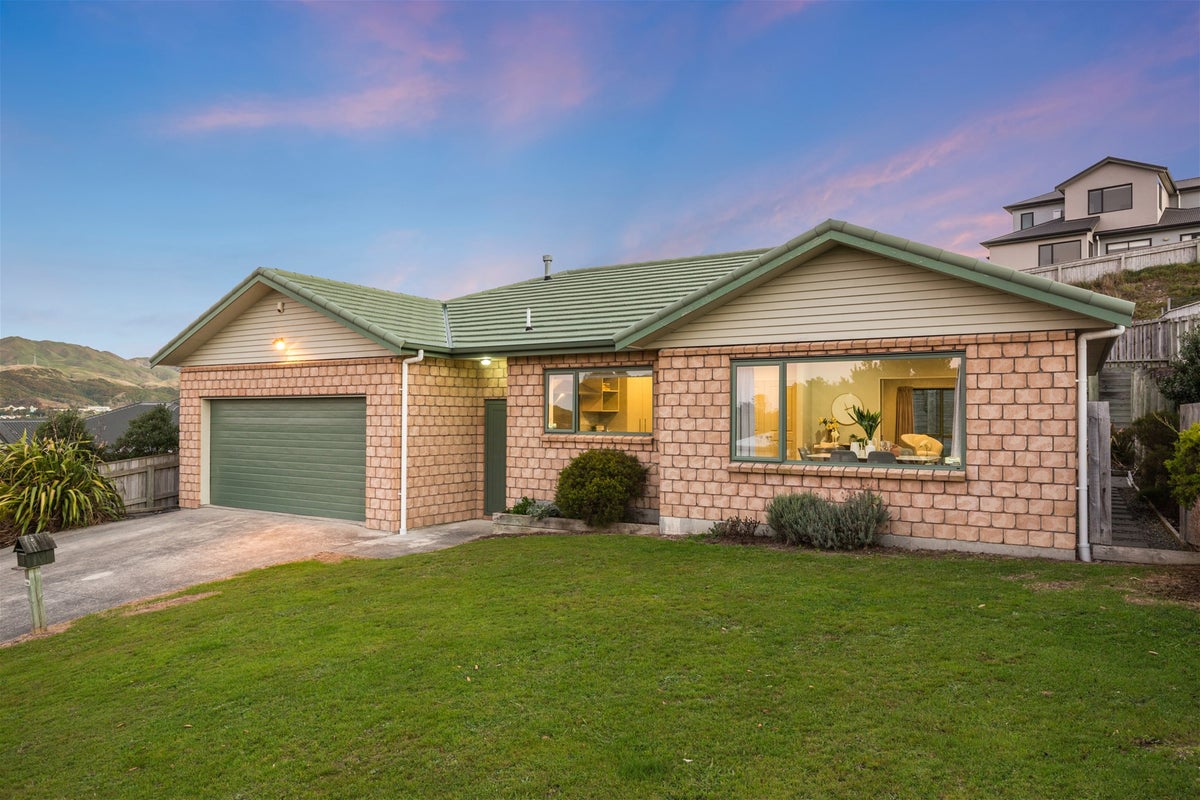 40 Tongariro Drive, Aotea, Porirua - Carousel 1