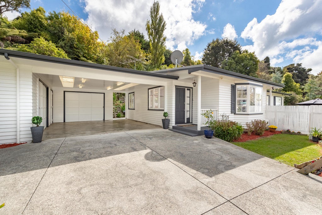 2 Wyndham Road, Pinehaven, Upper Hutt - Carousel 1