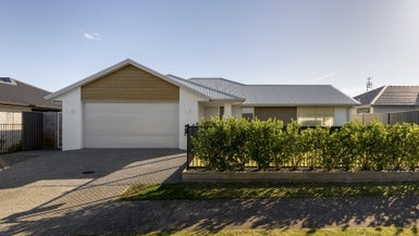 4 Raynor Crescent, Pyes Pa, Tauranga - Carousel 1