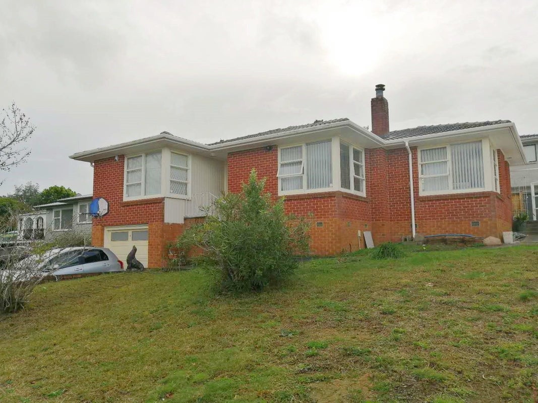 8 Grimshaw Place, Henderson, Auckland - Carousel 1
