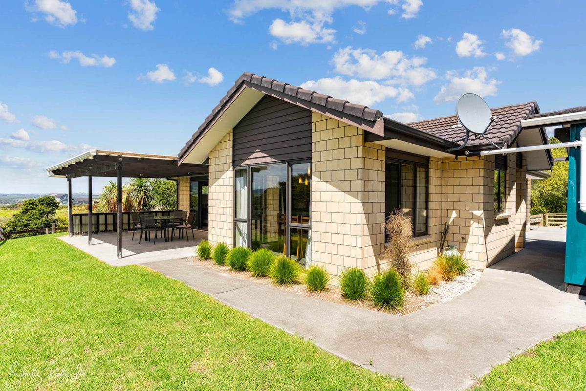 5 Judd Road, Maungaturoto - Carousel 1