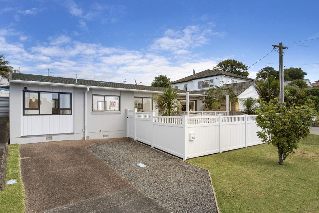 2/26 Corunna Road, Milford, Auckland - Carousel 1