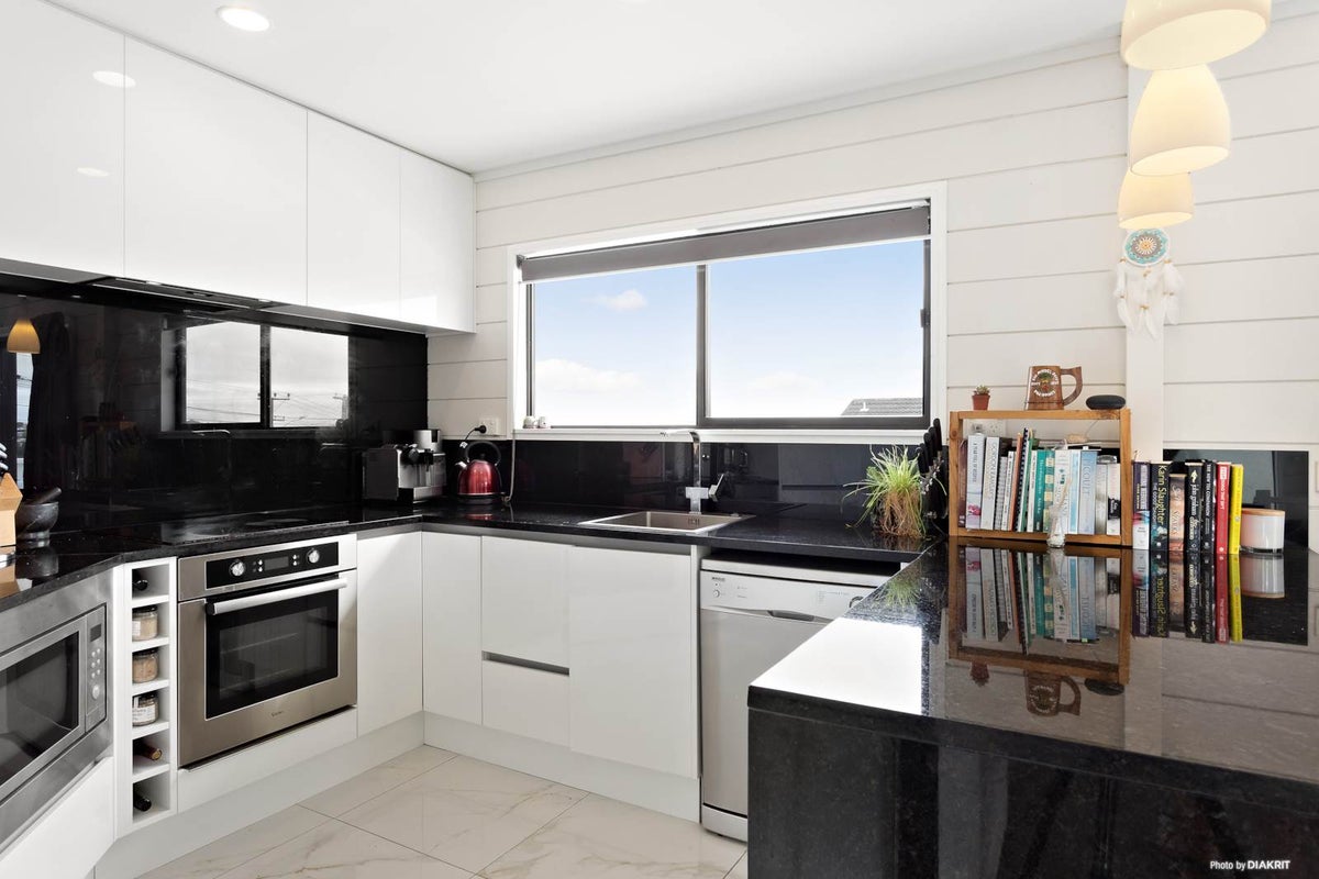 3/22 Verbena Road, Birkdale, Auckland - Carousel 2