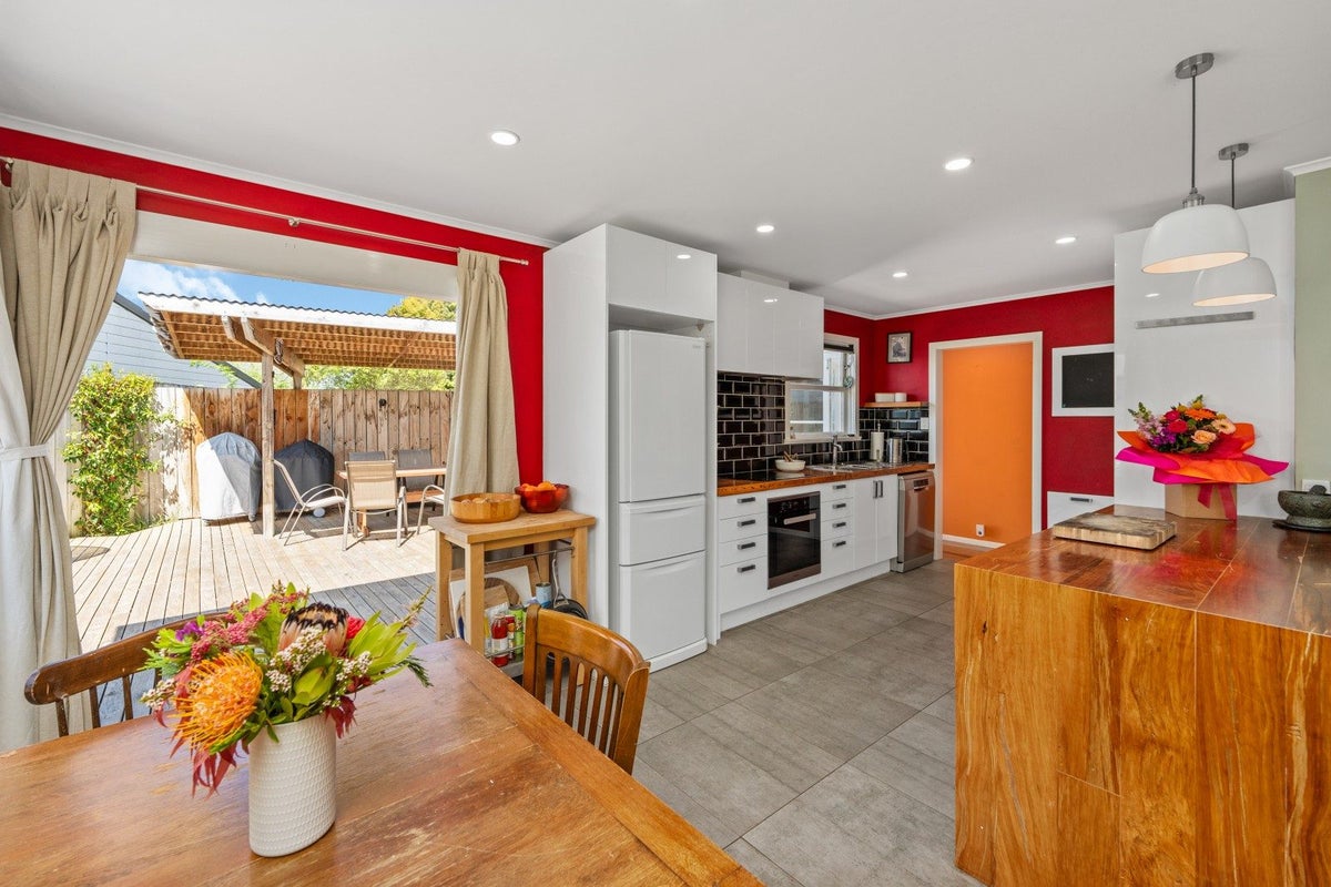 10 Pitama Road, Awapuni, Palmerston North - Carousel 2