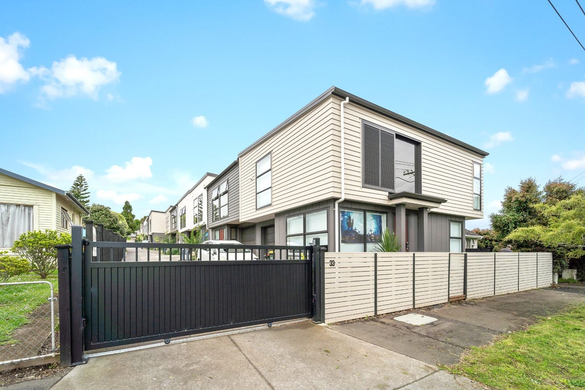 9/8 Bagnall Avenue, Point England, Auckland - Carousel 13