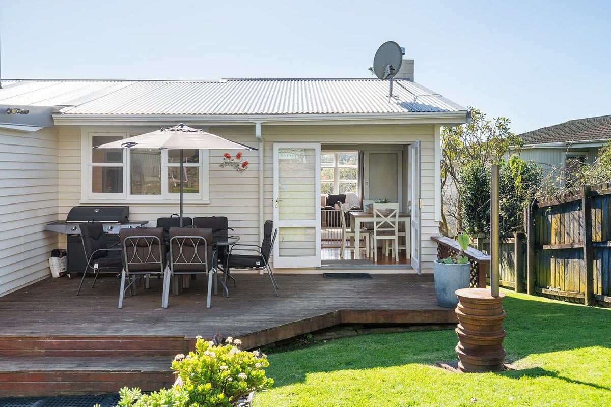 8B Esk Street, Parkvale, Tauranga - Carousel 1