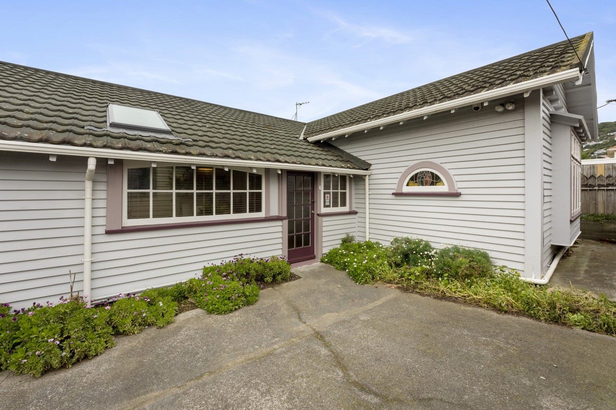 111A Apu Crescent, Lyall Bay, Wellington - Carousel 1