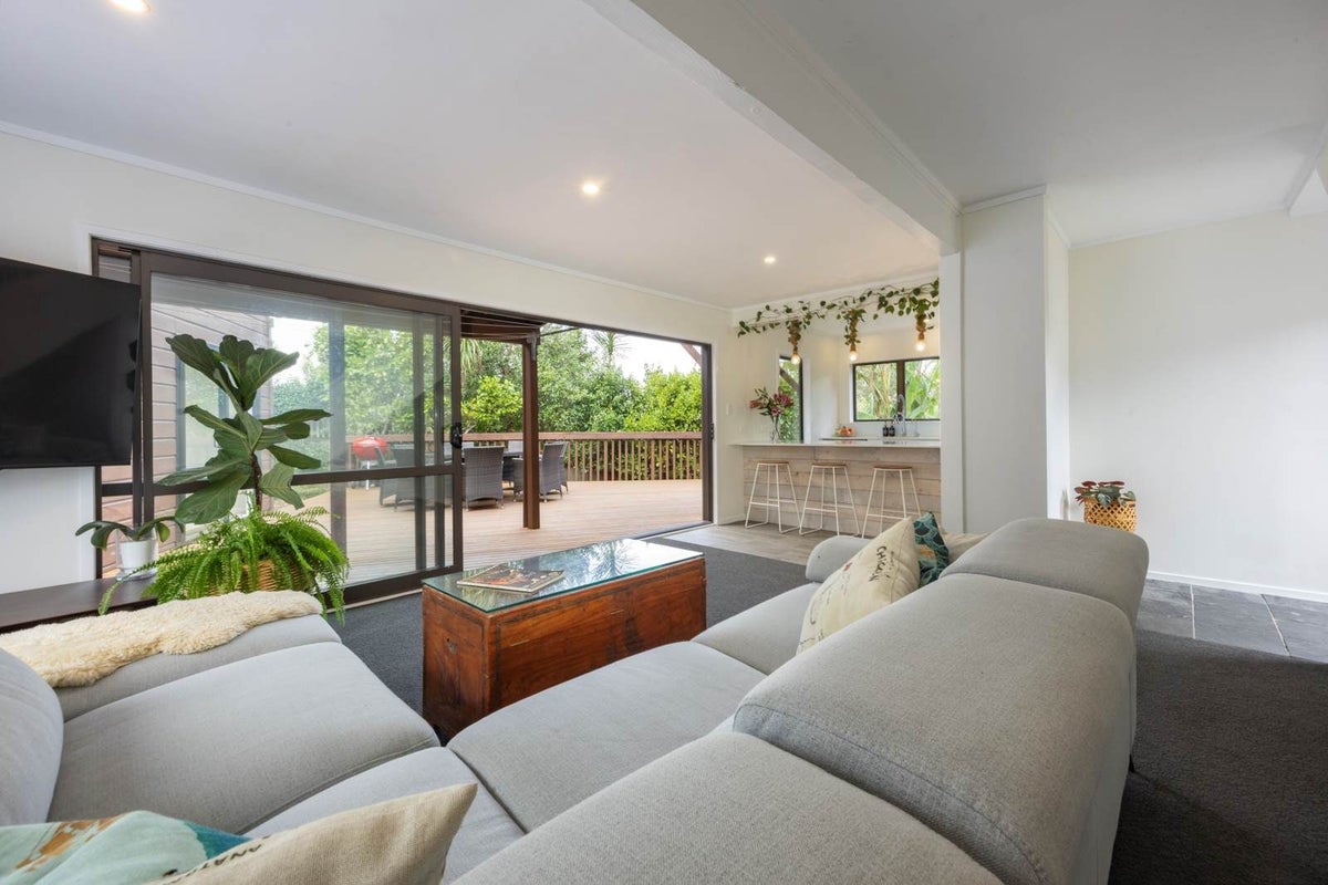 3/35 Jaemont Avenue, Te Atatu South, Auckland - Carousel 2