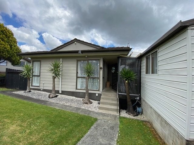 17 Rotoma Rise, Clover Park, Auckland - Carousel 2