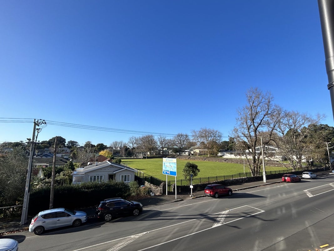 207/2 Grahame Breed Drive, Three Kings, Auckland - Carousel 13