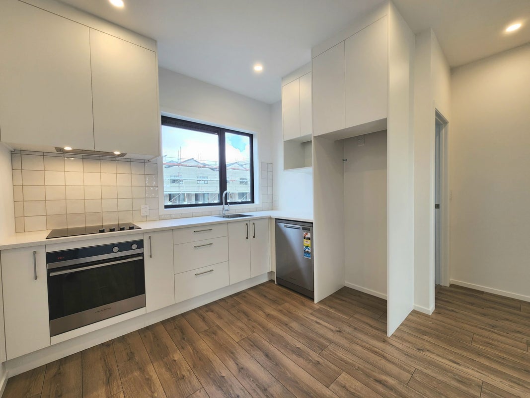 15/28 Westgate Drive, Westgate, Auckland - Carousel 1
